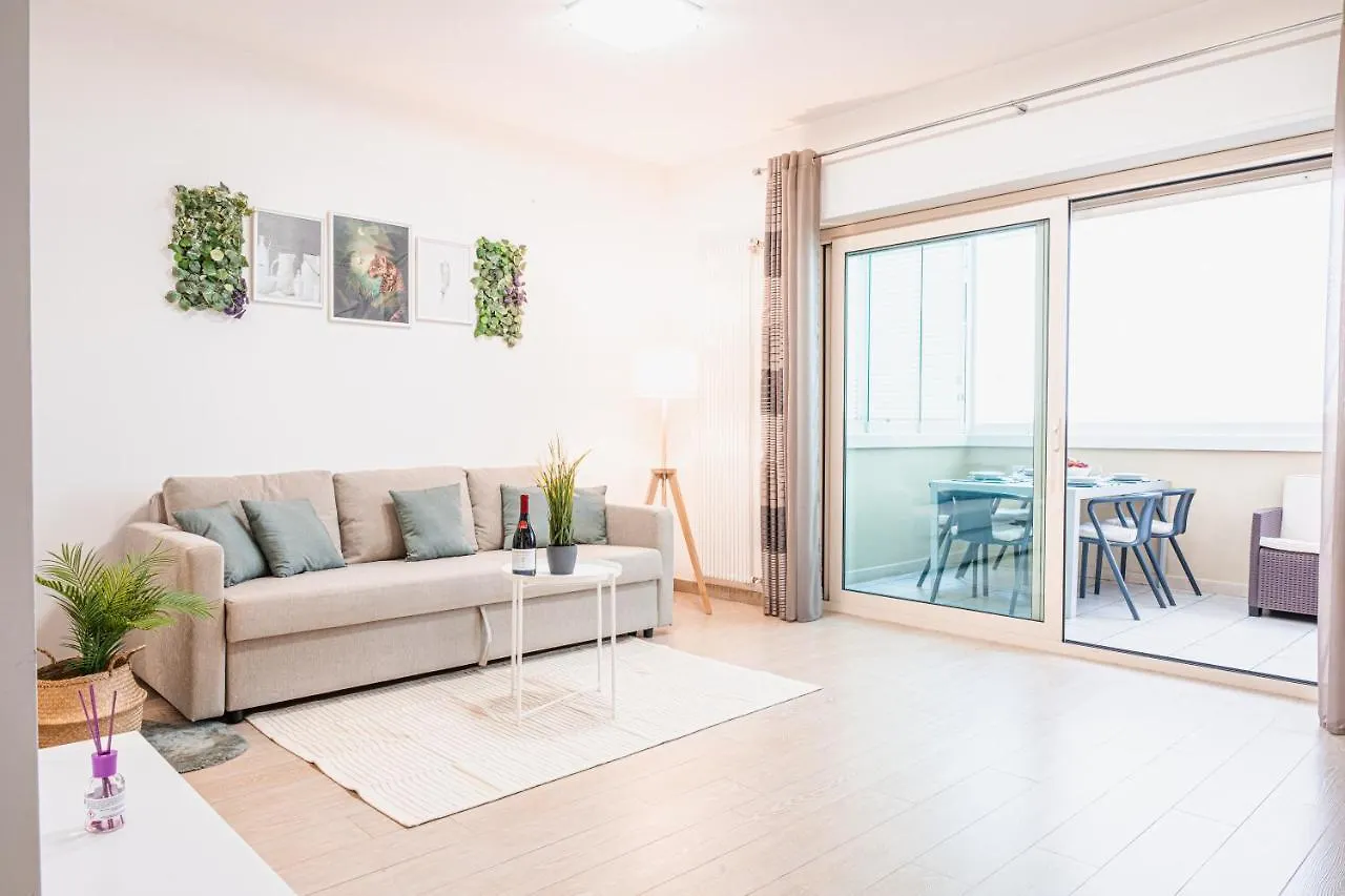 Apulialux - Elegant Apartment Con Netflix Bari 0*,
