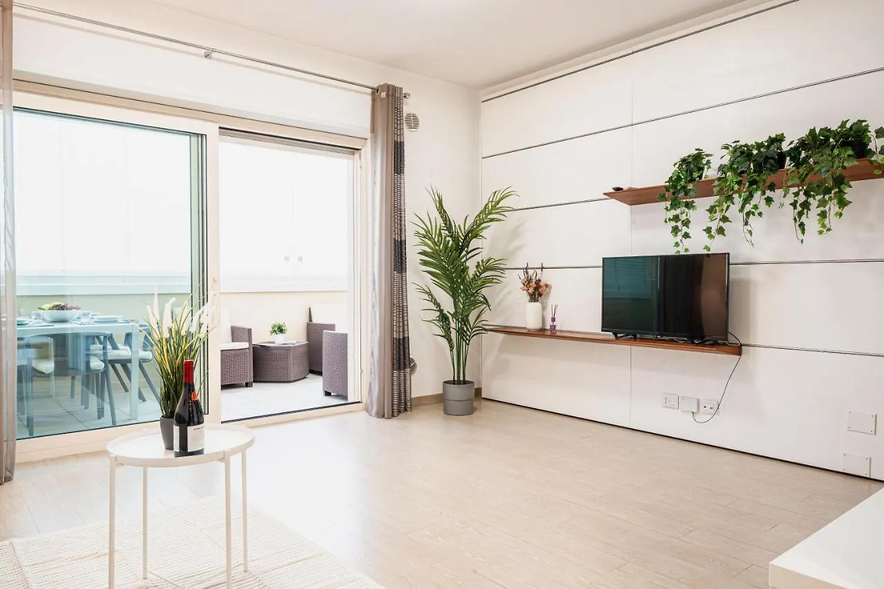 Apulialux - Elegant Apartment Con Netflix Bari 0*,  Italy